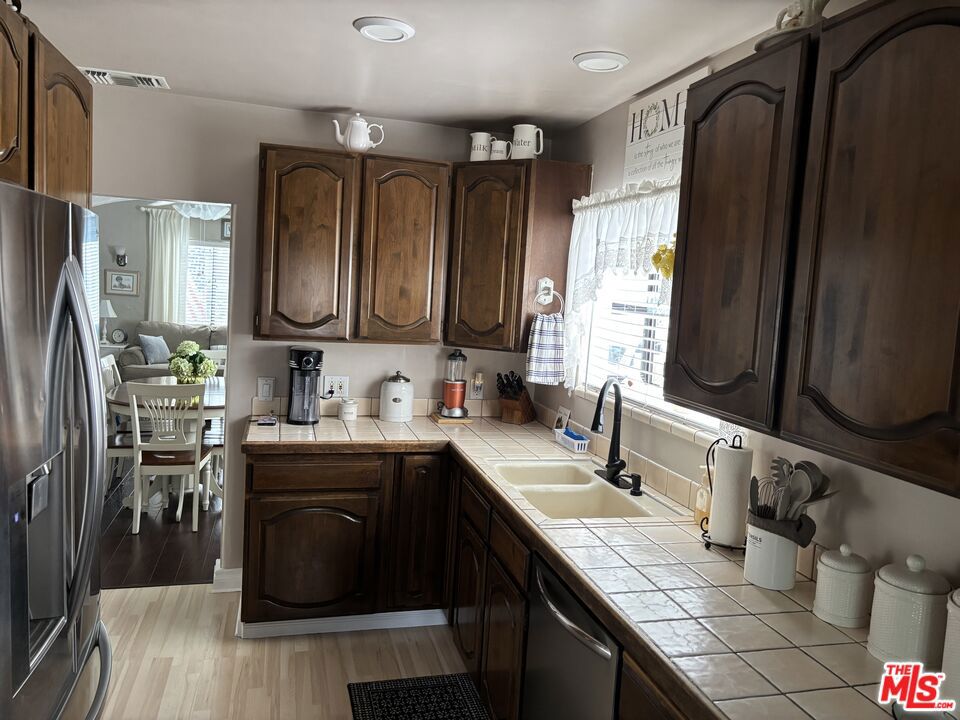1431 N Hill Avenue Property Photo 8