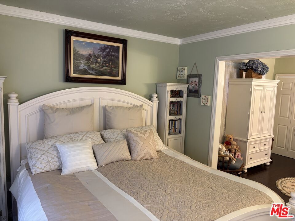 1431 N Hill Avenue Property Photo 21
