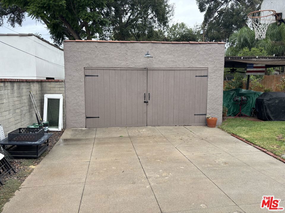 1431 N Hill Avenue Property Photo 25