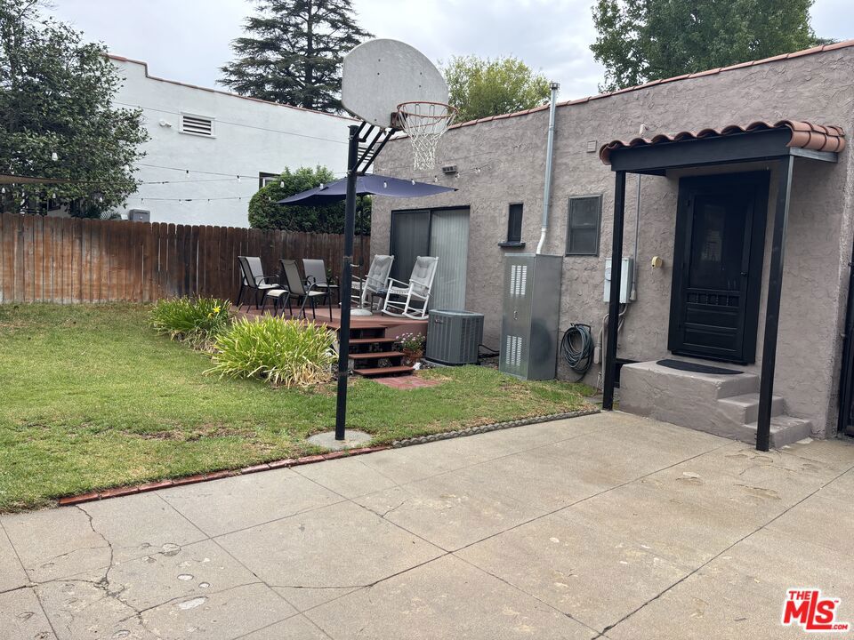 1431 N Hill Avenue Property Photo 27