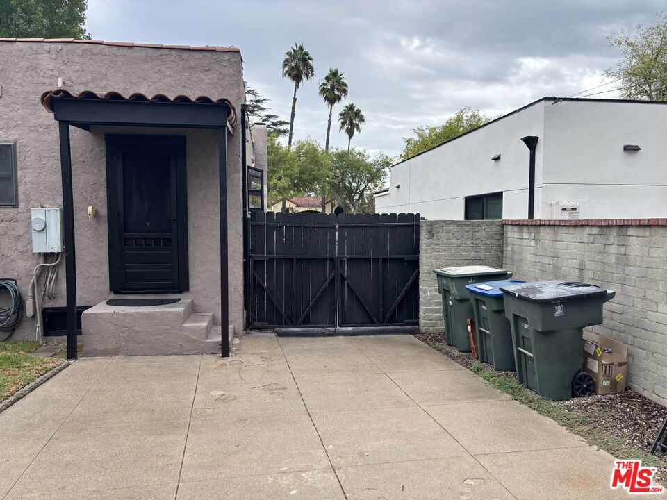 1431 N Hill Avenue Property Photo 28