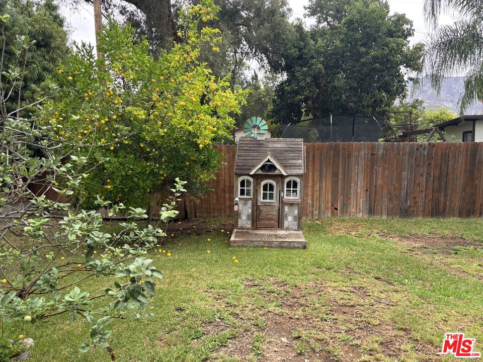1431 N Hill Avenue Property Photo 35