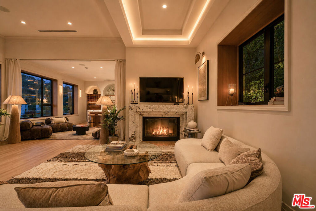 8855 Hollywood Boulevard Property Photo 1