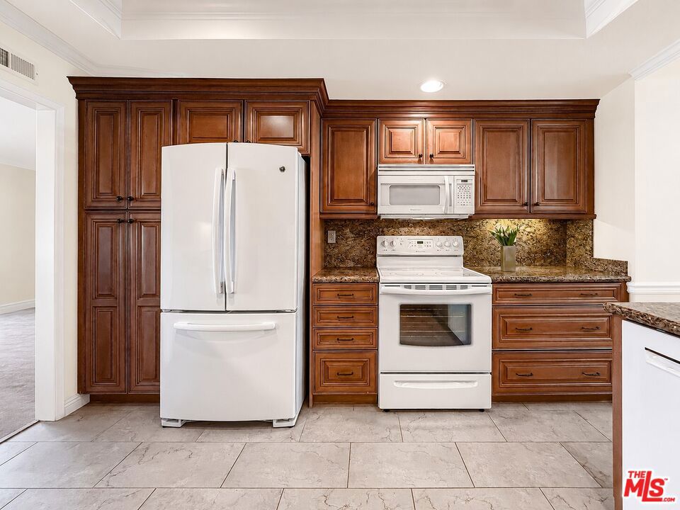 20151 Village 20 Property Photo 23