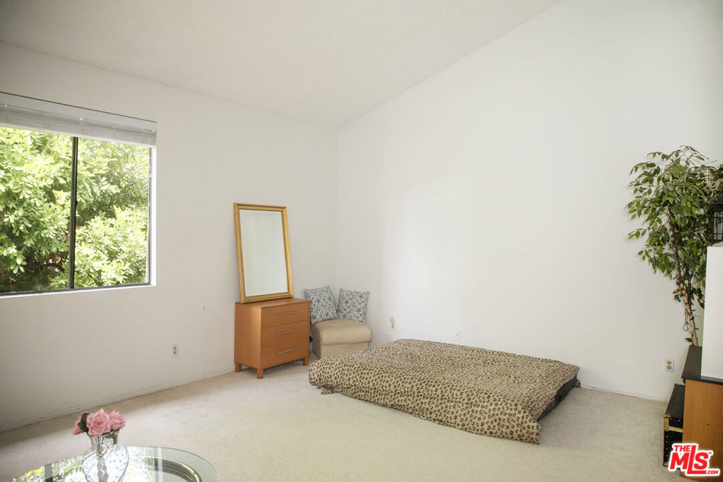 6323 Reseda Boulevard 44 Property Photo 13