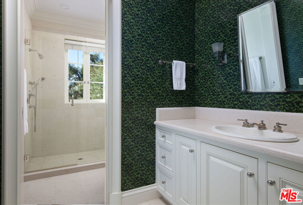 1140 E Mountain Drive Property Photo 33