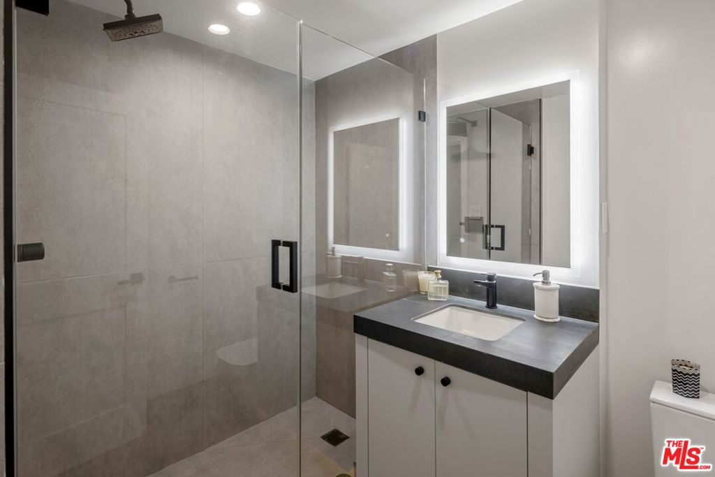 875 Comstock Avenue 4b Property Photo 11