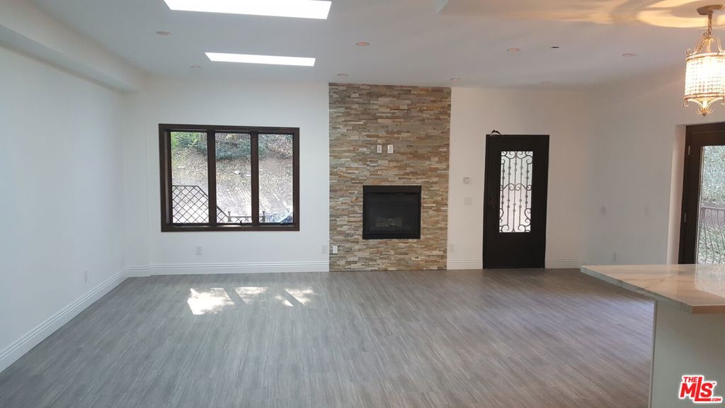 1020 Moraga Drive Property Photo 3