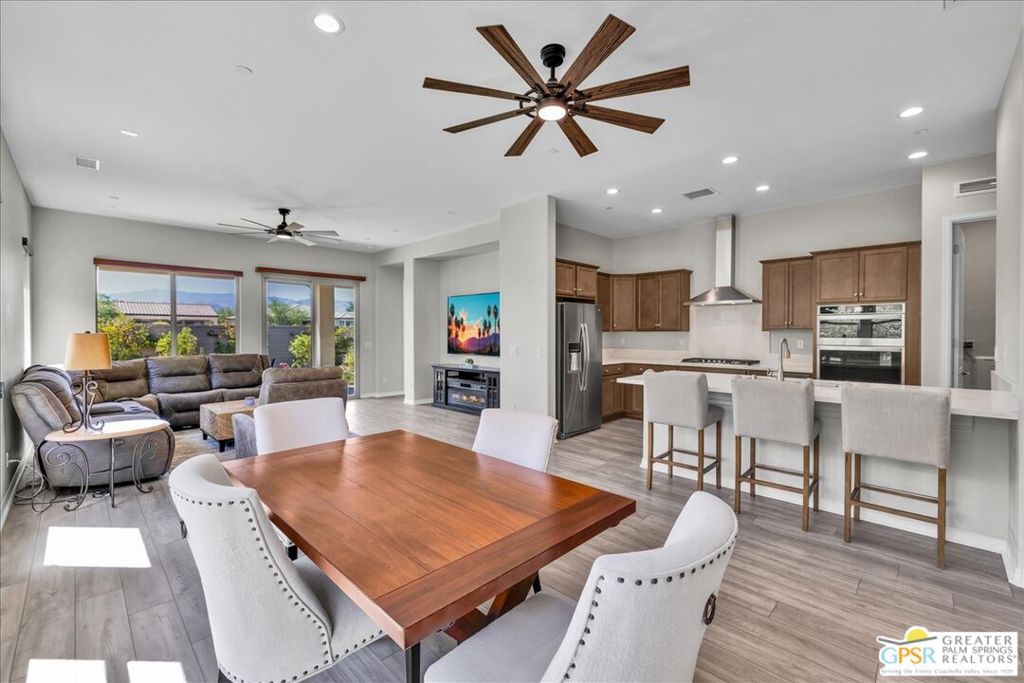 100 Zinfandel Property Photo 3