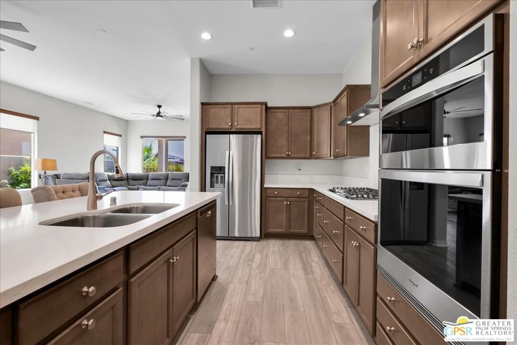 100 Zinfandel Property Photo 4