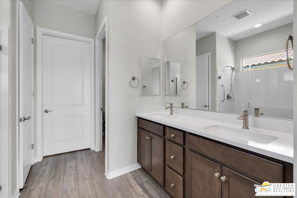 100 Zinfandel Property Photo 6