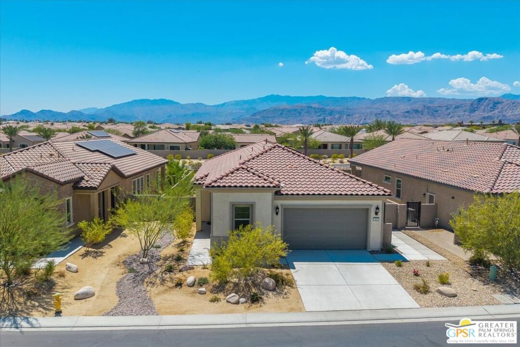 100 Zinfandel Property Photo 11