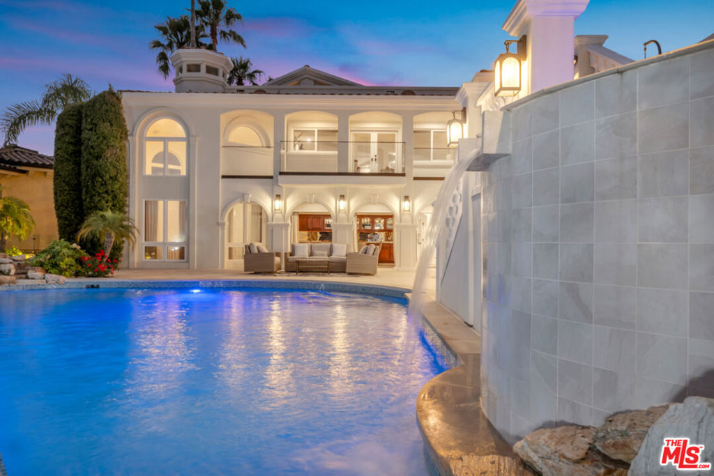 8 Saint Tropez Property Photo 2