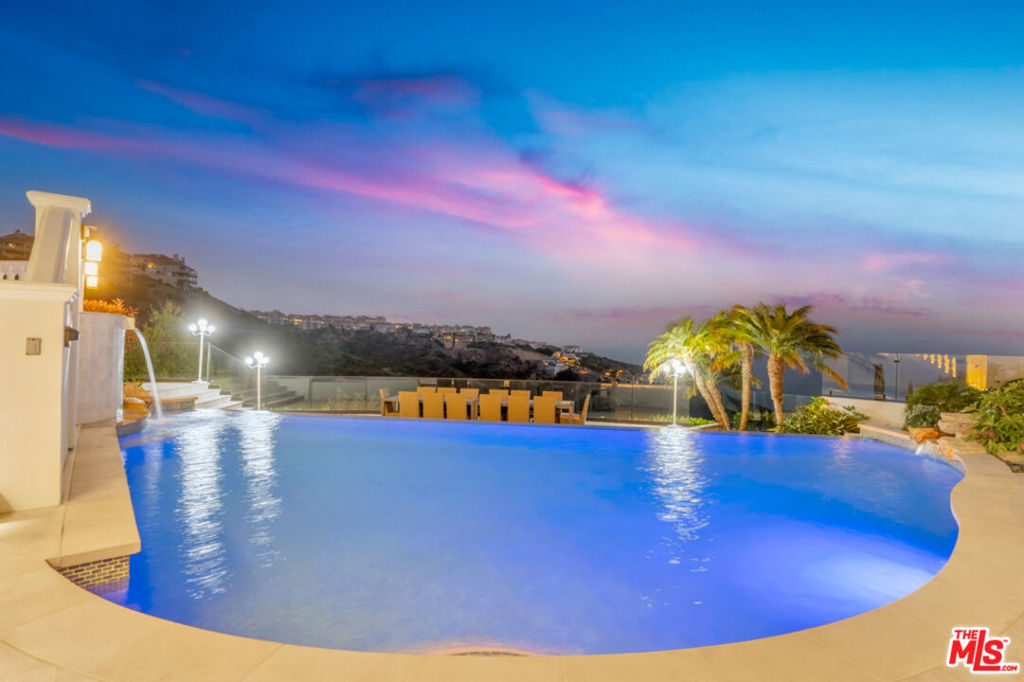 8 Saint Tropez Property Photo 4