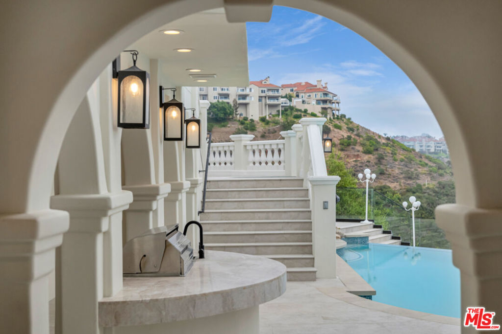 8 Saint Tropez Property Photo 8
