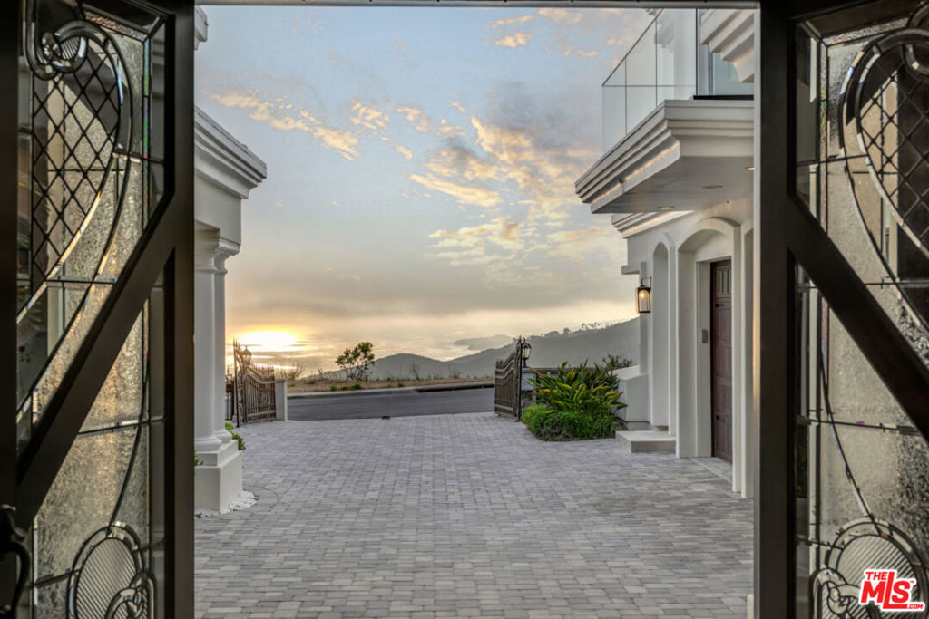 8 Saint Tropez Property Photo 10