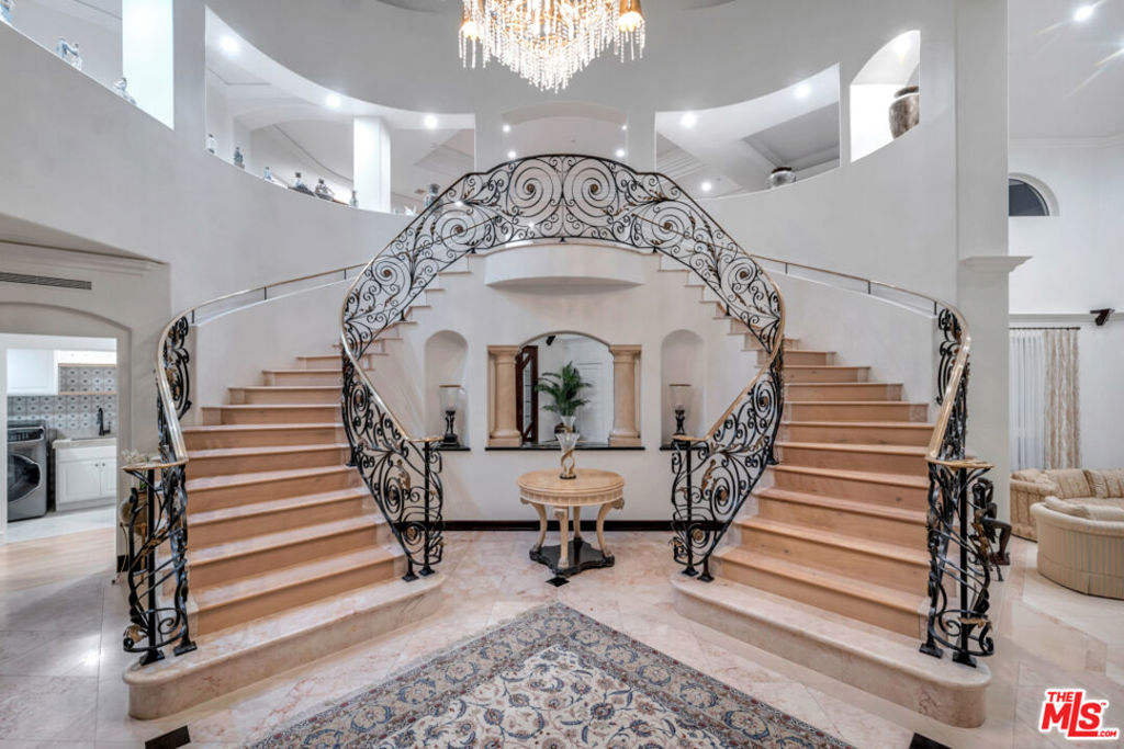 8 Saint Tropez Property Photo 11