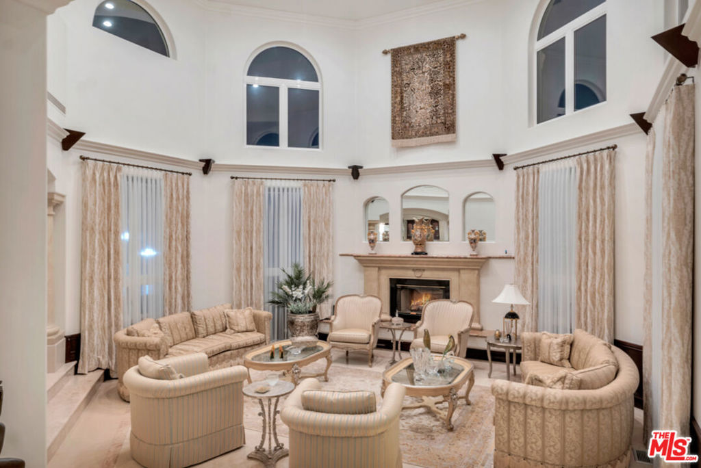 8 Saint Tropez Property Photo 13