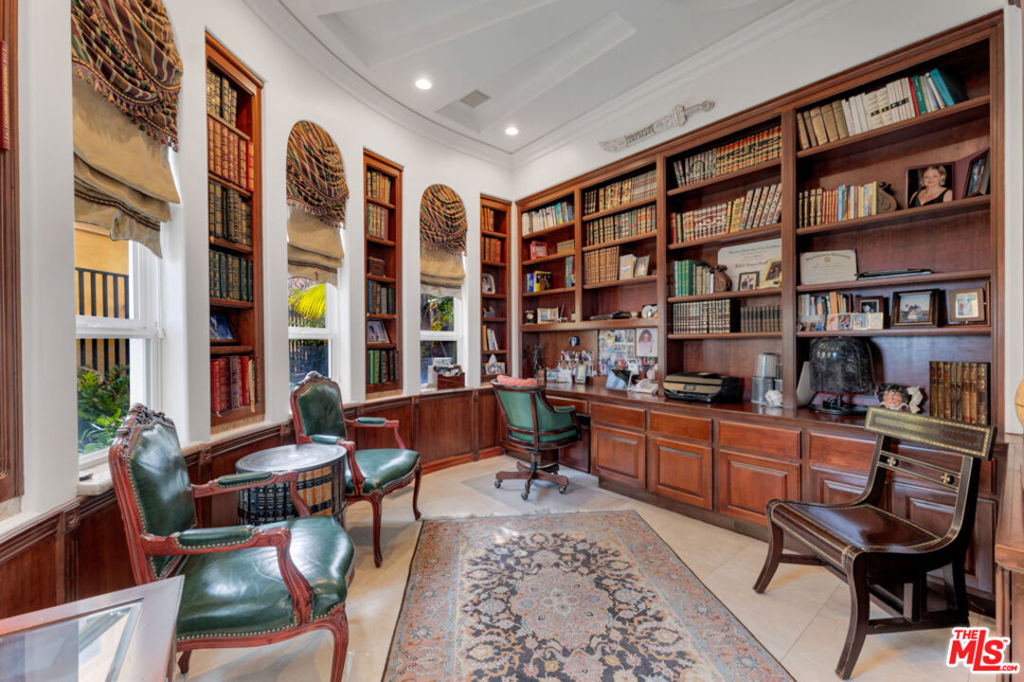 8 Saint Tropez Property Photo 16