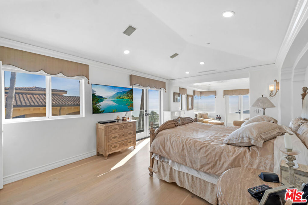 8 Saint Tropez Property Photo 32