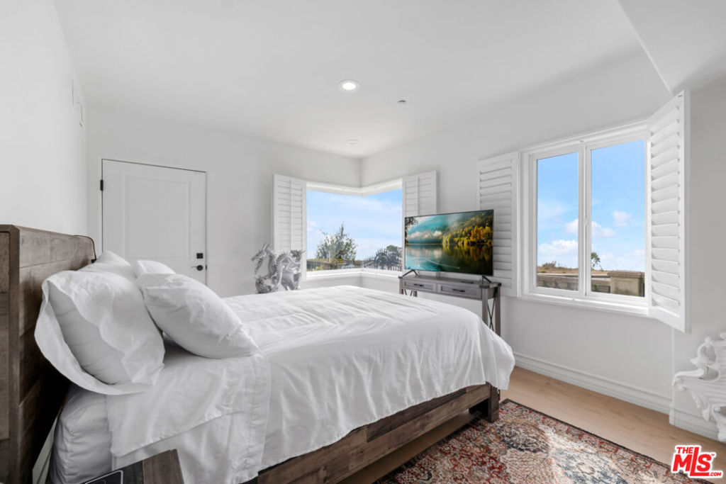 8 Saint Tropez Property Photo 49