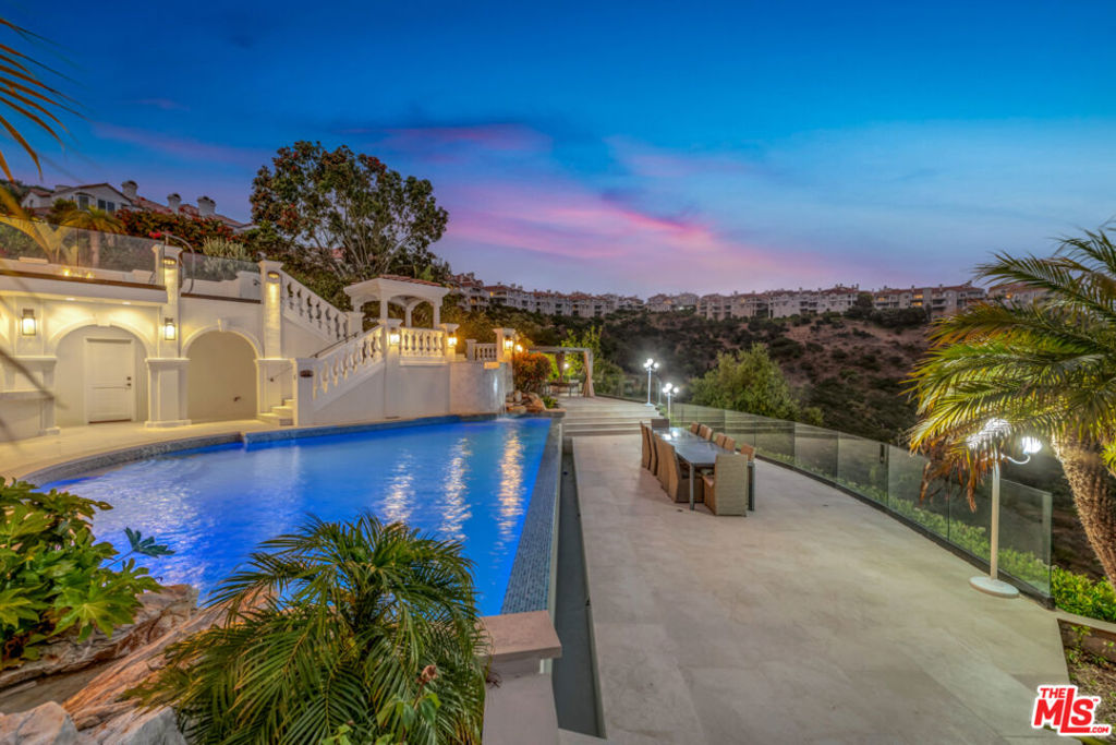 8 Saint Tropez Property Photo 59