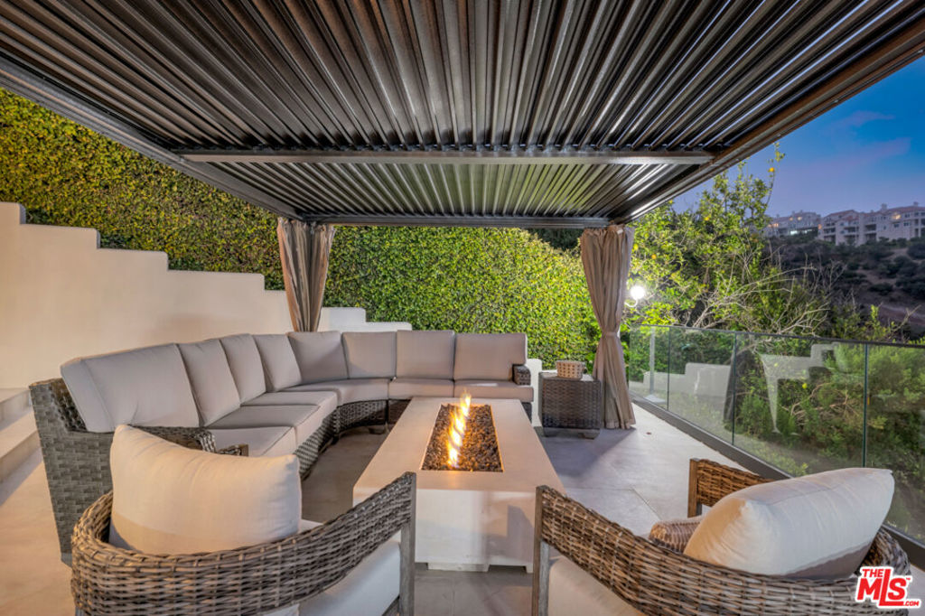 8 Saint Tropez Property Photo 61