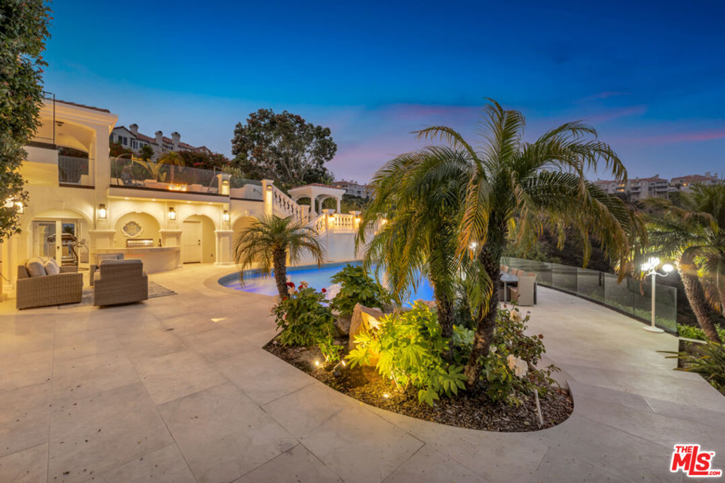 8 Saint Tropez Property Photo 66
