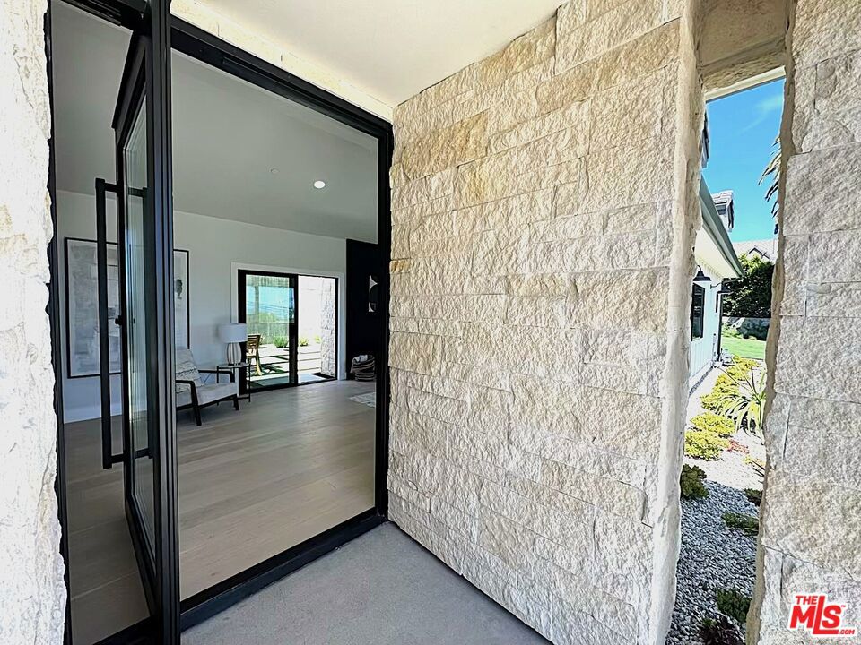 23813 Harbor Vista Drive Property Photo 7