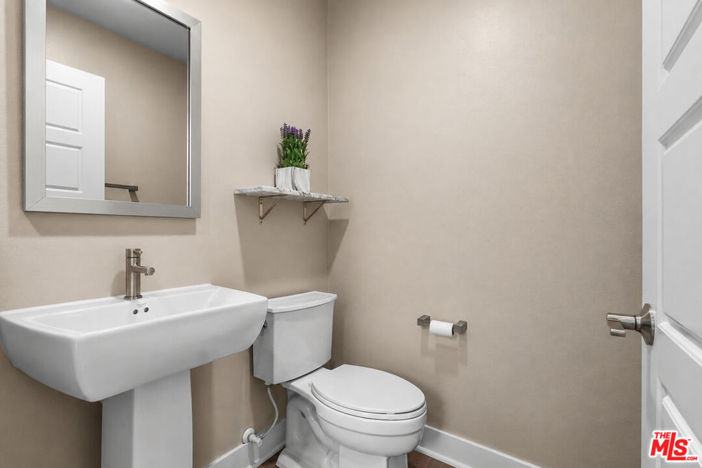 6749 Gill Way Property Photo 9