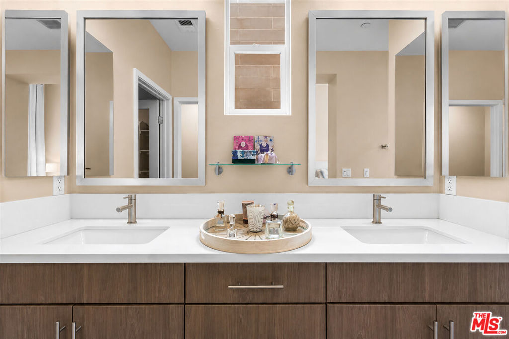 6749 Gill Way Property Photo 13