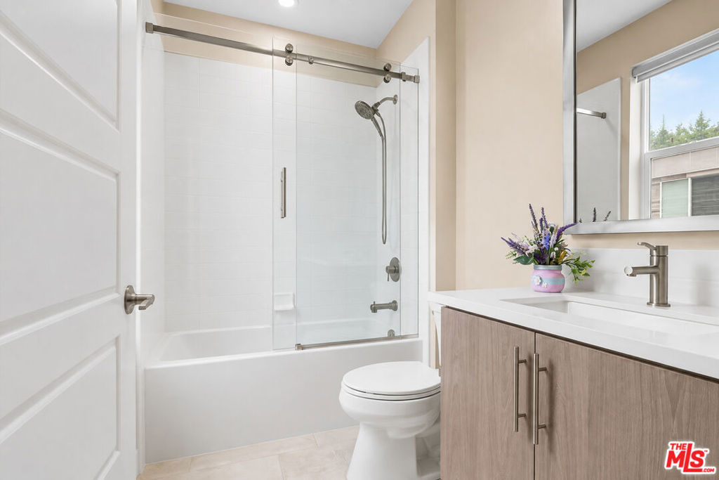 6749 Gill Way Property Photo 17