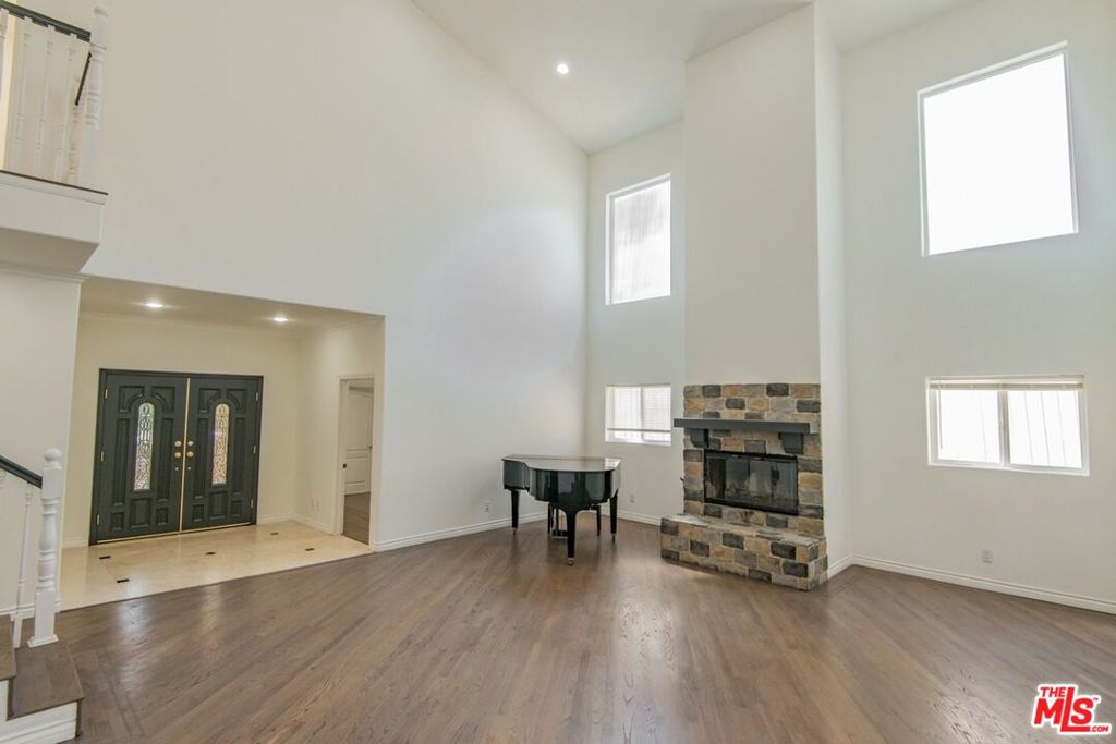 4343 Shadyglade Avenue Property Photo 8