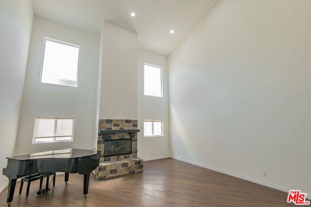 4343 Shadyglade Avenue Property Photo 8