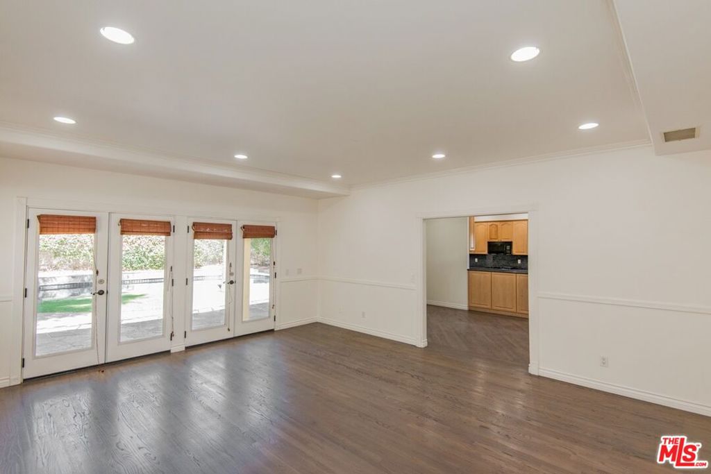4343 Shadyglade Avenue Property Photo 15