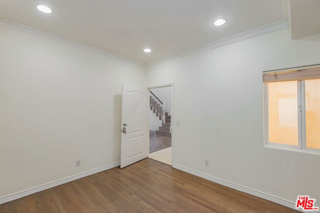 4343 Shadyglade Avenue Property Photo 18