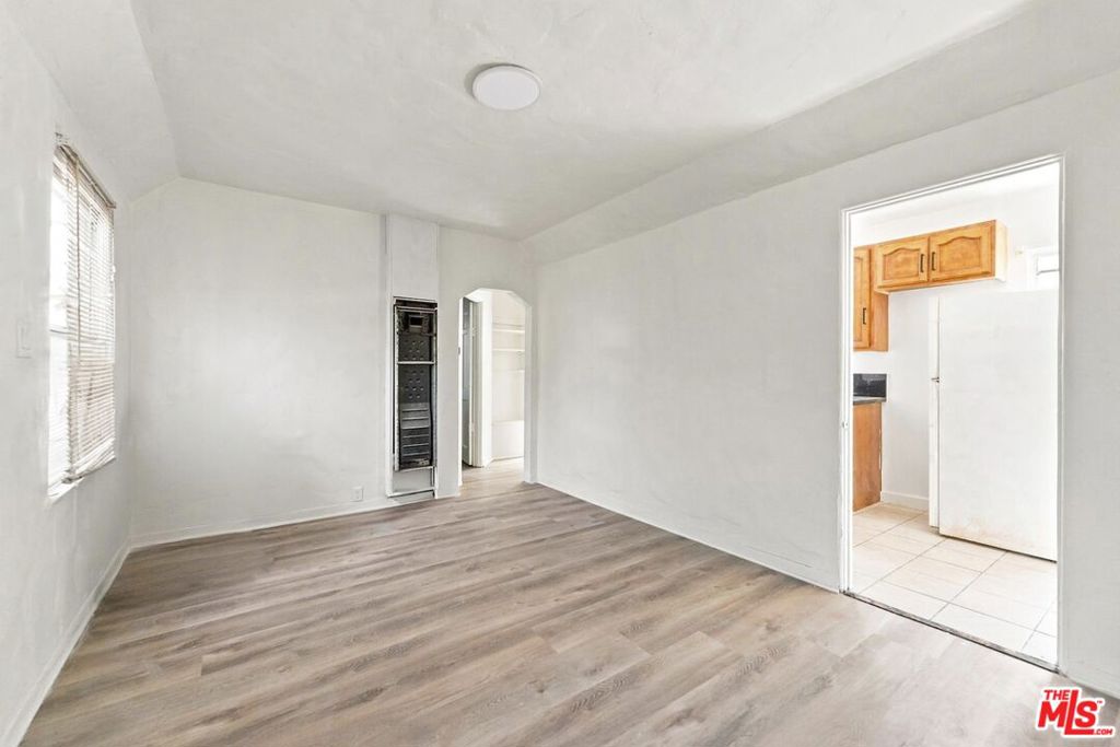 3427 S Bronson Avenue Property Photo 2