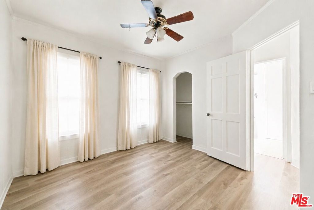 3427 S Bronson Avenue Property Photo 3