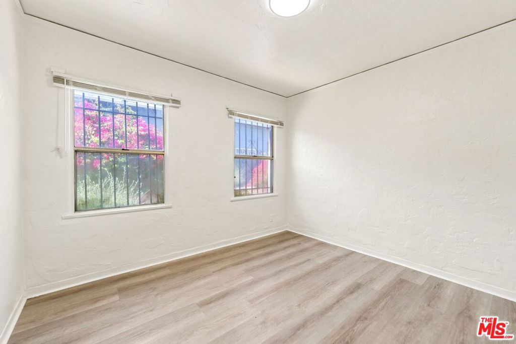 3427 S Bronson Avenue Property Photo 5