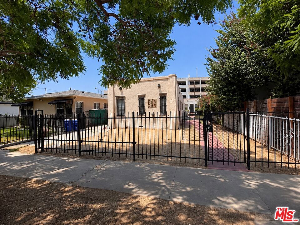 3427 S Bronson Avenue Property Photo 14