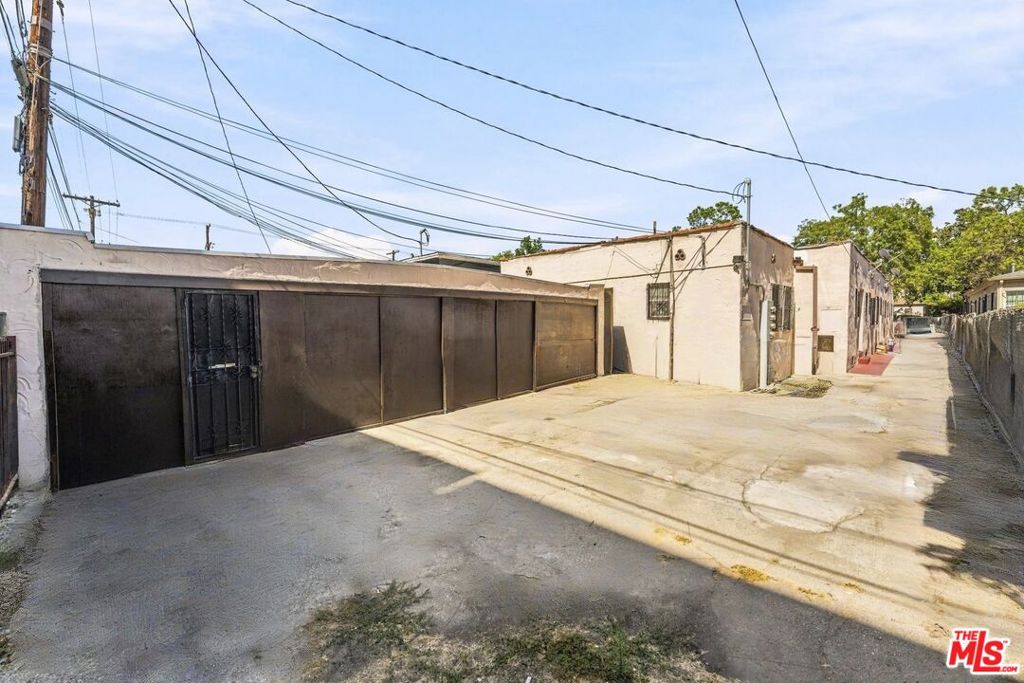 3427 S Bronson Avenue Property Photo 15