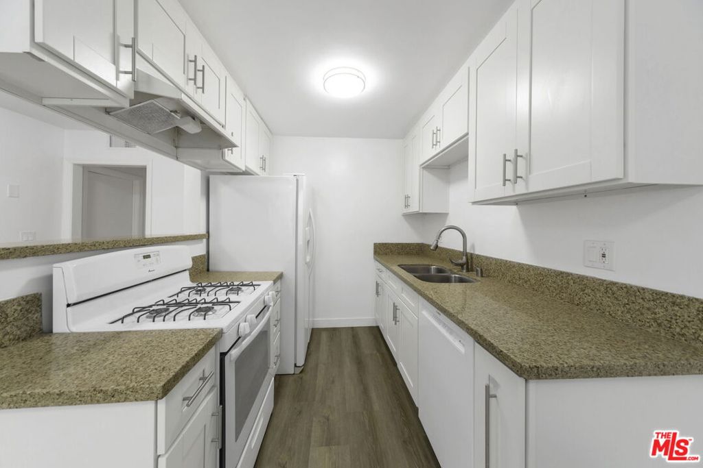 820 Pier Avenue 1 Property Photo 8