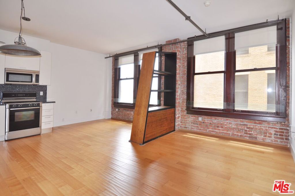 460 S Spring Street 908 Property Photo 2