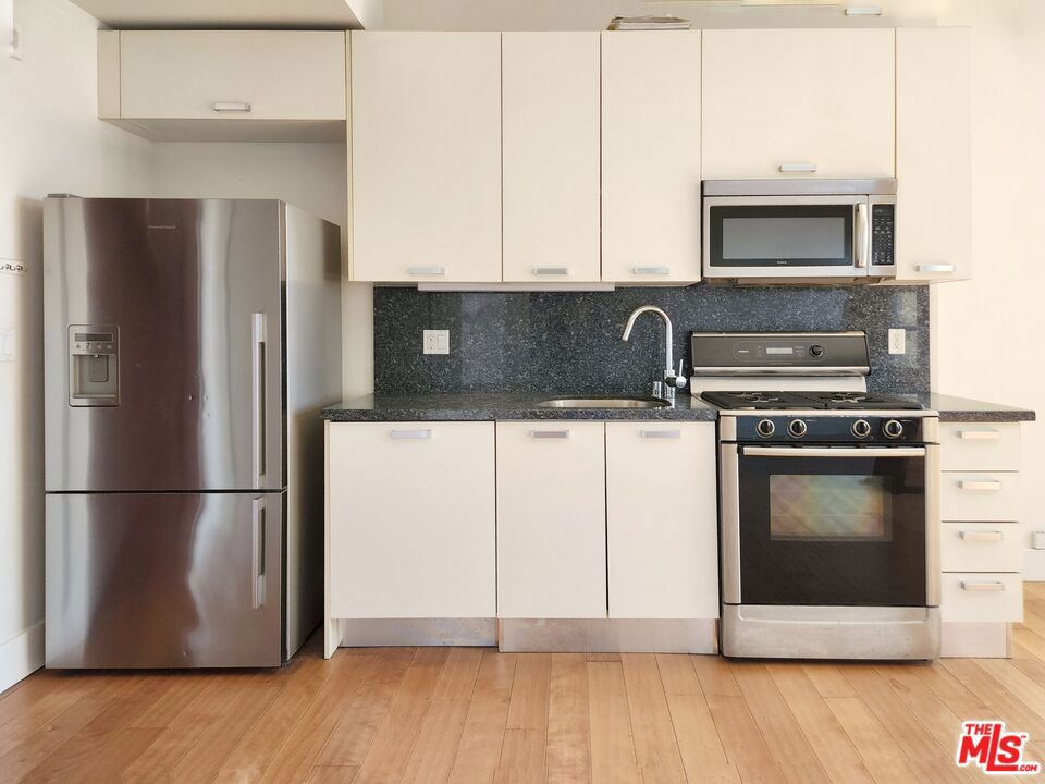 460 S Spring Street 908 Property Photo 10