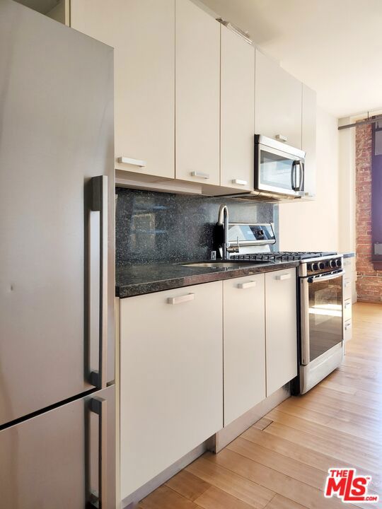460 S Spring Street 908 Property Photo 11