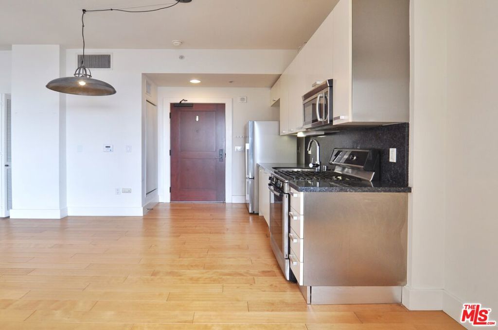 460 S Spring Street 908 Property Photo 12