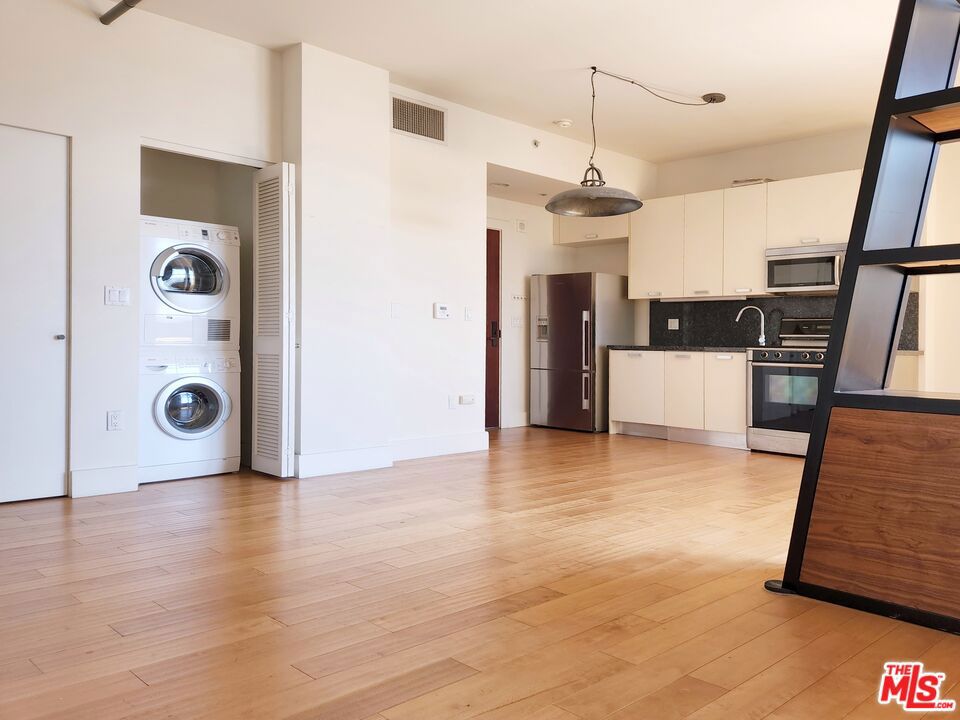 460 S Spring Street 908 Property Photo 13