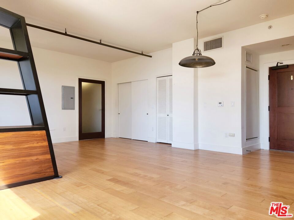 460 S Spring Street 908 Property Photo 16