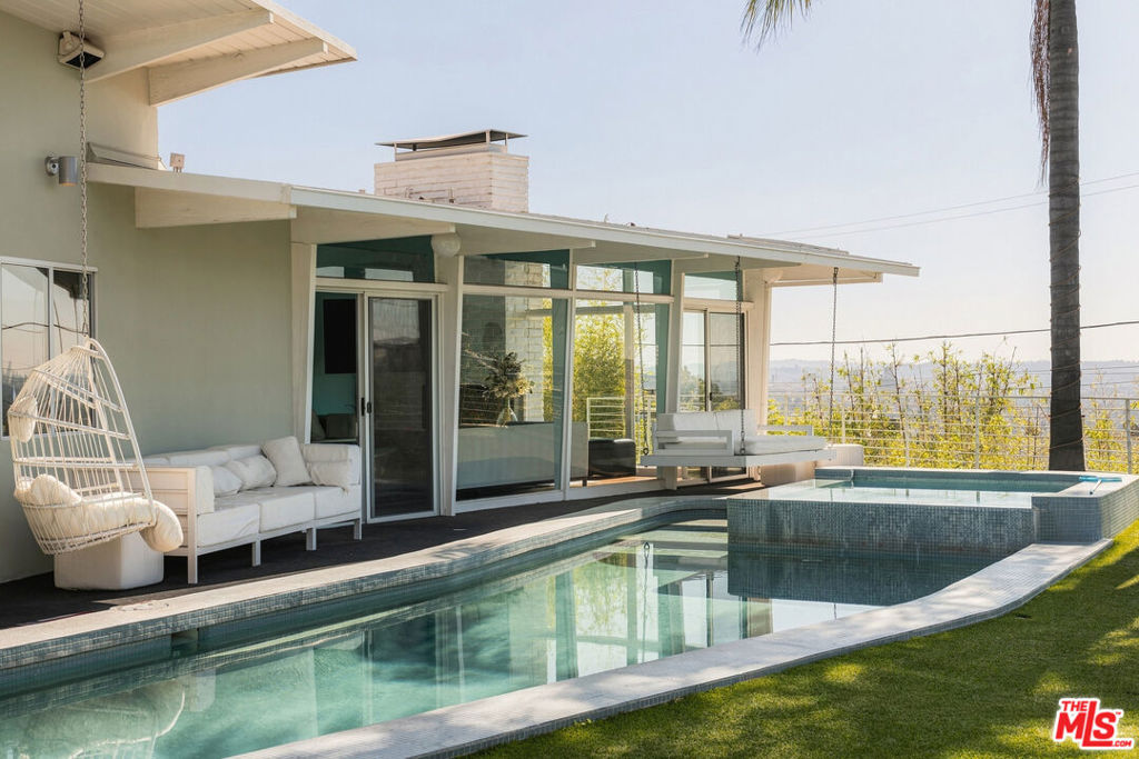 8411 Hollywood Boulevard Property Photo 1