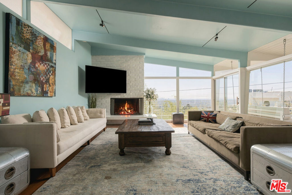 8411 Hollywood Boulevard Property Photo 2